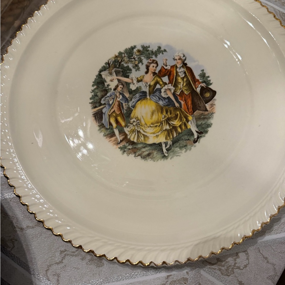 Vintage Style Porcelain Decorative Plate with Gold Rim - Cream and Yellow